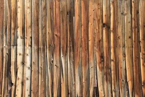 Sellado de juntas en suelo de madera
